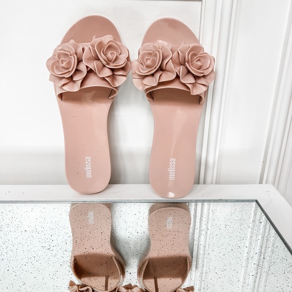 Melissa Shoes - Melissa light pink flower flip flops.